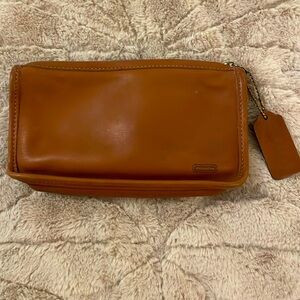 Coach British Tan Vintage Cosmetic Make Up Chunky Zippered Case Bag